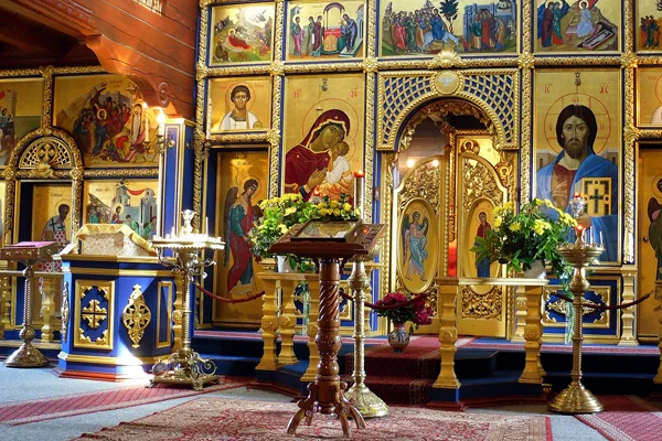 Ikonostase in einer Orthodoxen Kirche Ikonostase in Orthodoxer Kirche